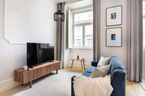 ALTIDO Luxurious 2BR Apt with street view, 2mins to Santa Justa Lift